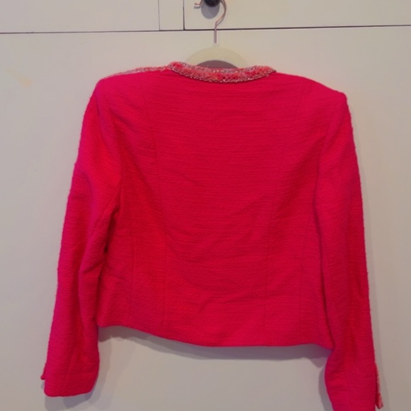 Cabi Blazer Tweed Ballroom Cropped Collarless Hot Pink
Women's Size Medium - Picture 4 of 6